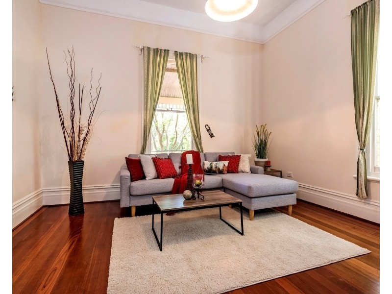 138 Queens Rd, South Guildford WA 6055