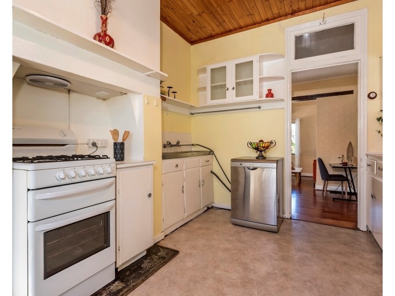 138 Queens Rd, South Guildford WA 6055