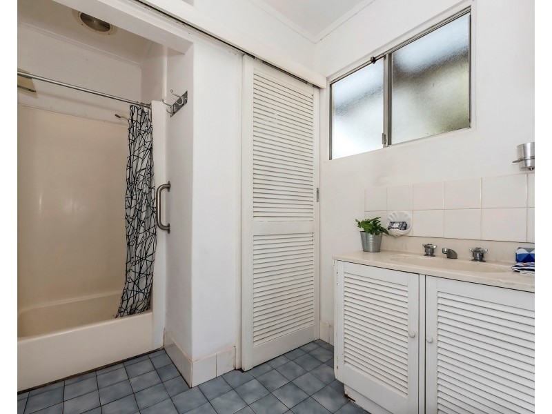 138 Queens Rd, South Guildford WA 6055