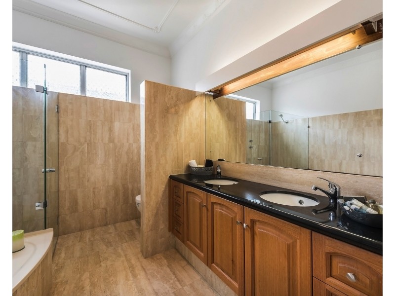 147 River View Ave, South Guildford WA 6055