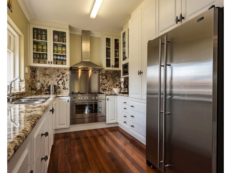 147 River View Ave, South Guildford WA 6055