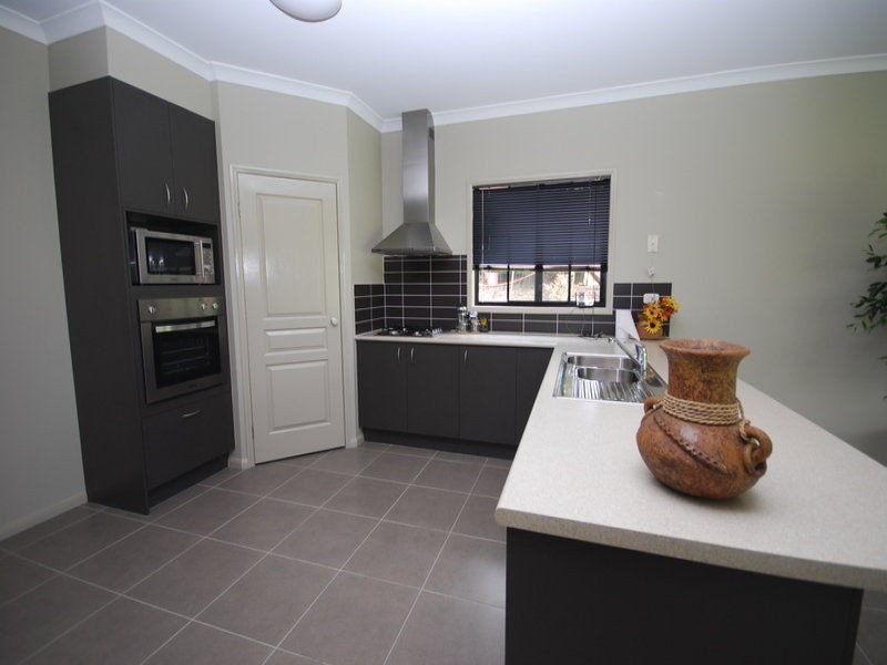 9 Dixon Avenue, Maleny QLD 4552