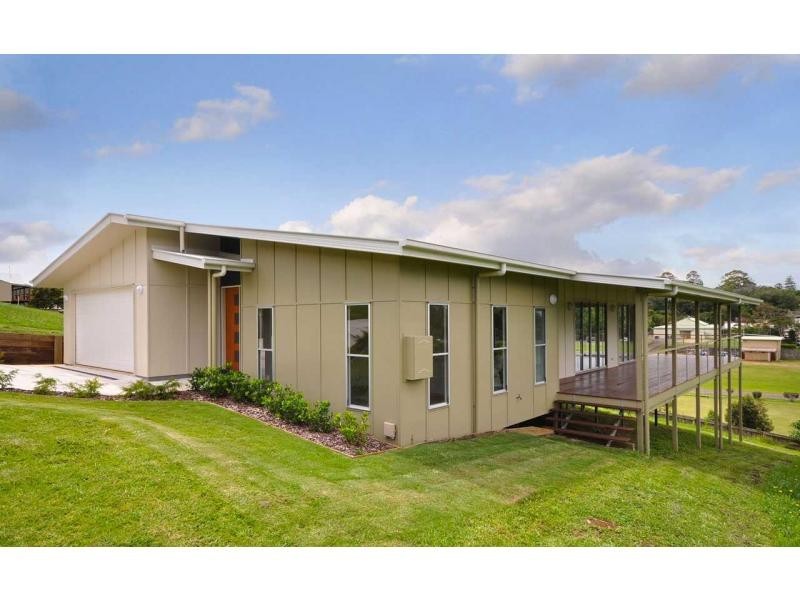 13 Ribbonwood Avenue, Maleny QLD 4552