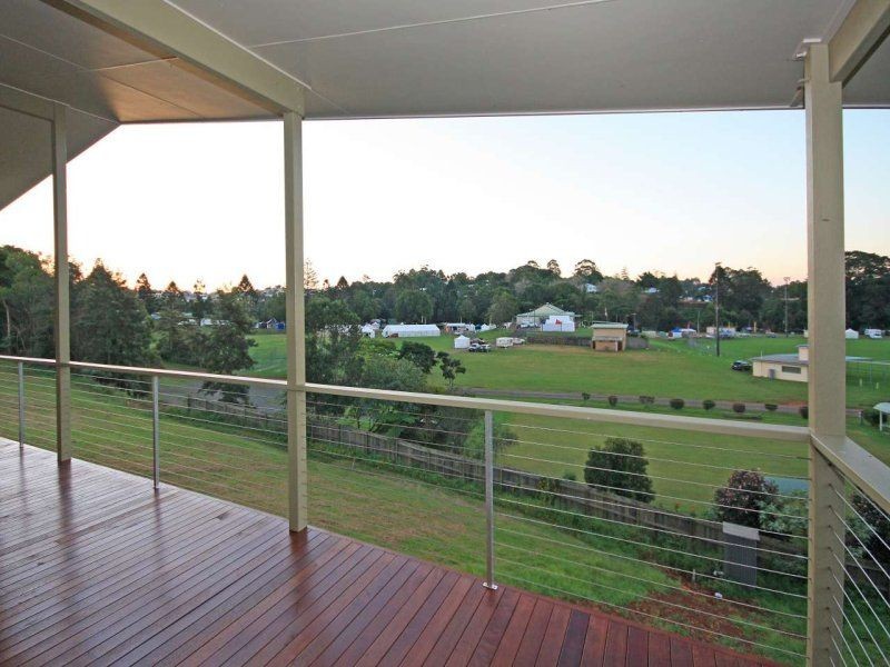 13 Ribbonwood Avenue, Maleny QLD 4552