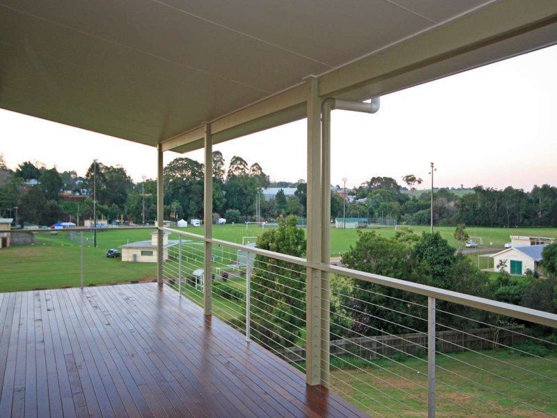 13 Ribbonwood Avenue, Maleny QLD 4552