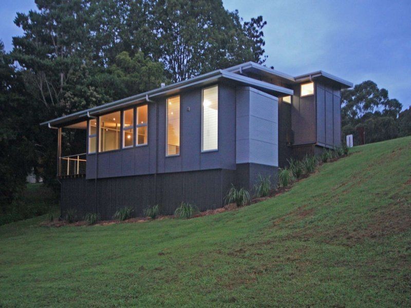 17 Ribbonwood Avenue, Maleny QLD 4552