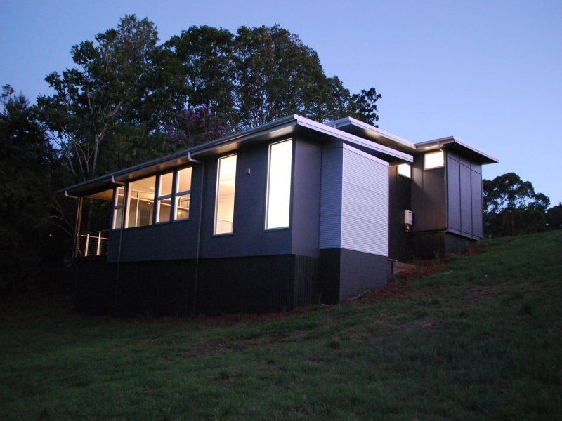 17 Ribbonwood Avenue, Maleny QLD 4552