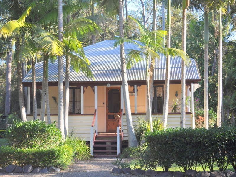 8 Kenny Court  LANDSBROUGH Street, Landsborough QLD 4550