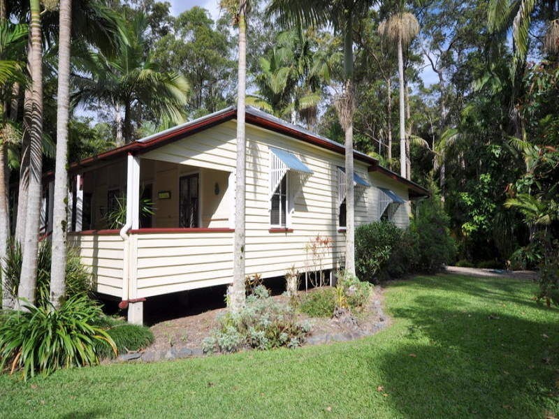 8 Kenny Court  LANDSBROUGH Street, Landsborough QLD 4550