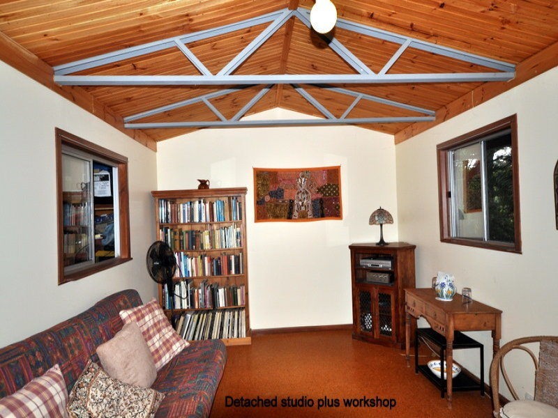 8 Kenny Court  LANDSBROUGH Street, Landsborough QLD 4550