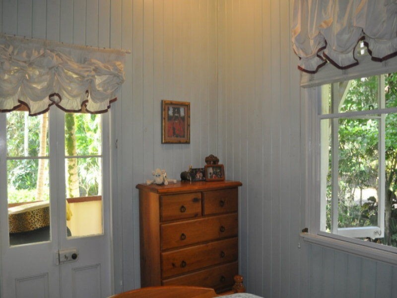 8 Kenny Court  LANDSBROUGH Street, Landsborough QLD 4550