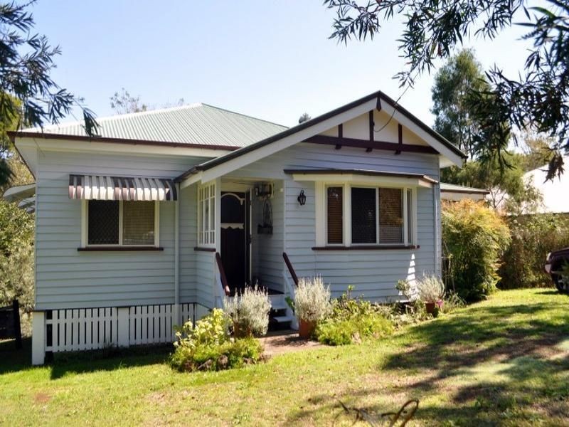 16 ASH Street, Maleny QLD 4552