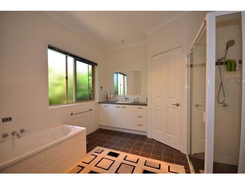 60 Avocado Lane, Maleny QLD 4552