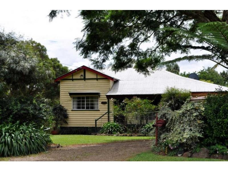 17 Gumland Drive, Maleny QLD 4552
