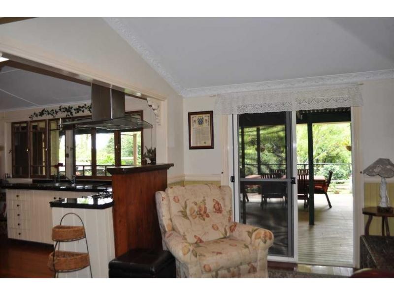 17 Gumland Drive, Maleny QLD 4552