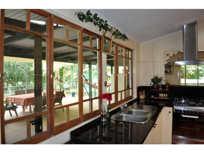 17 Gumland Drive, Maleny QLD 4552