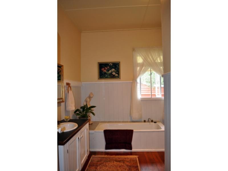 17 Gumland Drive, Maleny QLD 4552