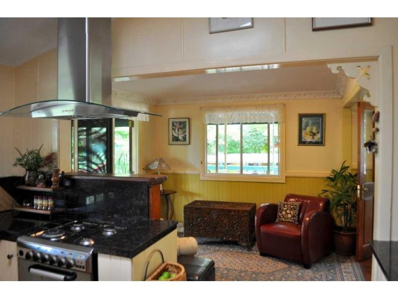 17 Gumland Drive, Maleny QLD 4552