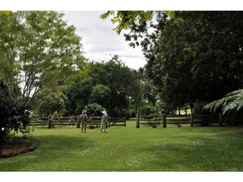 17 Gumland Drive, Maleny QLD 4552