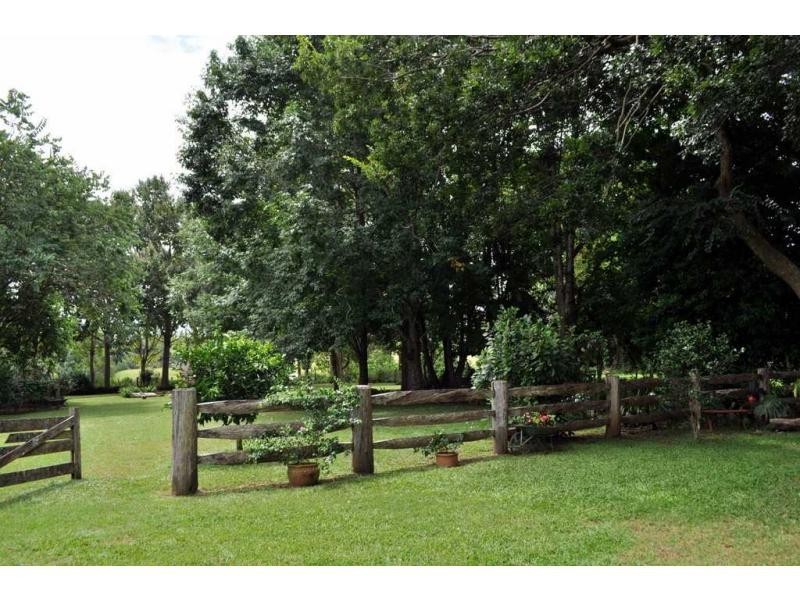 17 Gumland Drive, Maleny QLD 4552