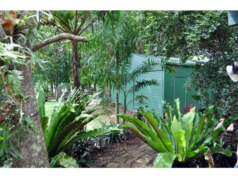 17 Gumland Drive, Maleny QLD 4552