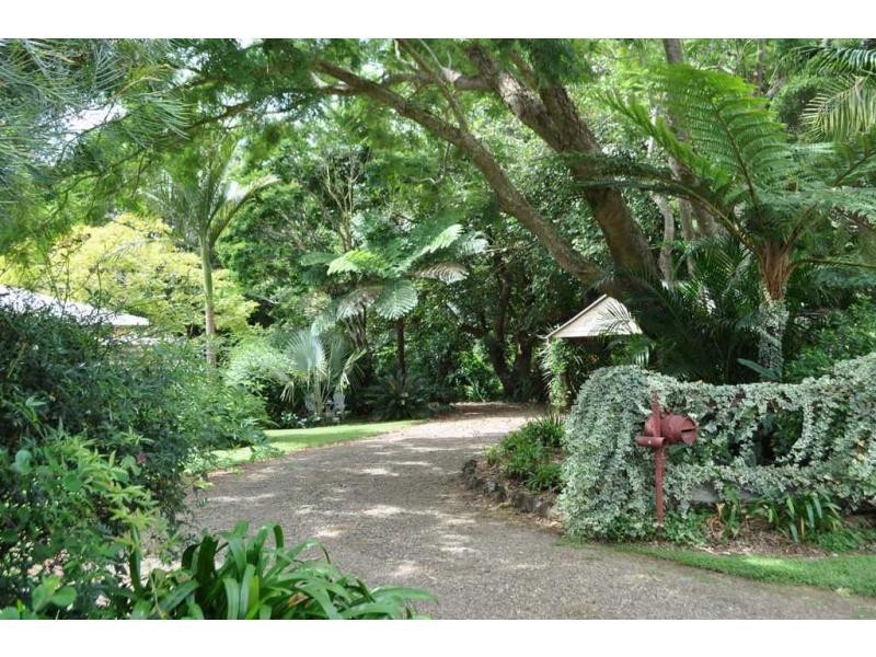17 Gumland Drive, Maleny QLD 4552