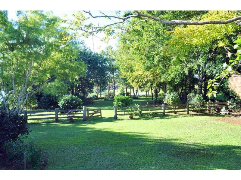 17 Gumland Drive, Maleny QLD 4552