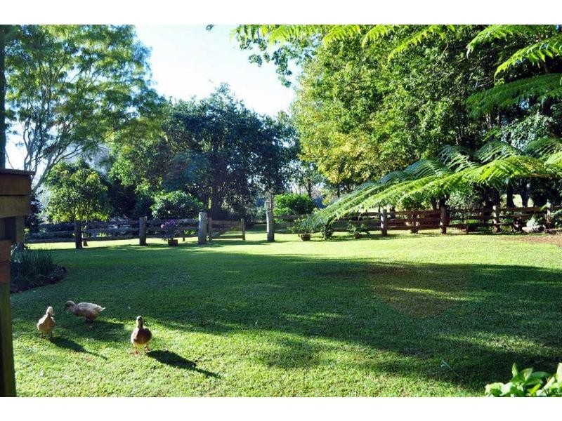 17 Gumland Drive, Maleny QLD 4552