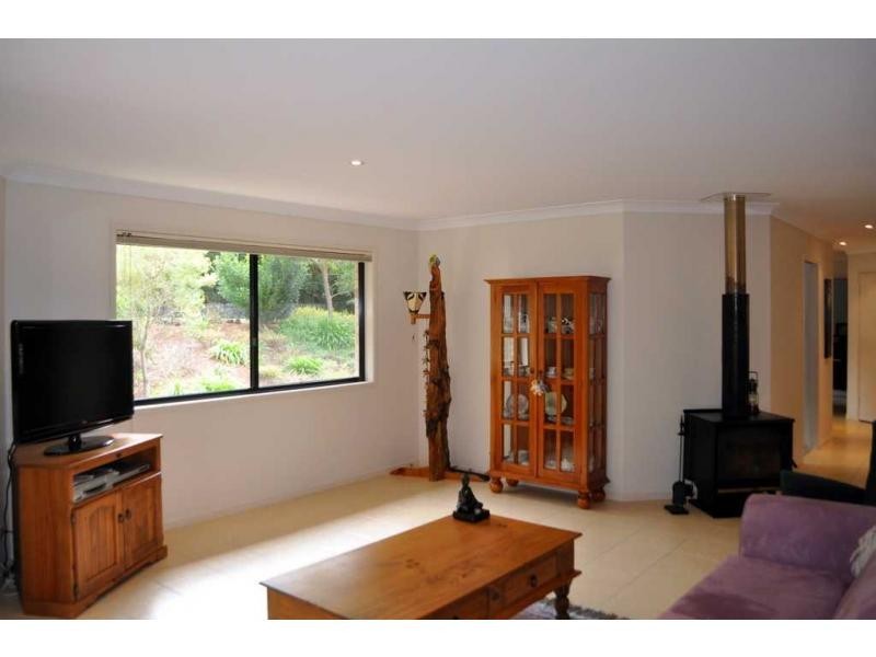 7 Burgess Avenue, Maleny QLD 4552