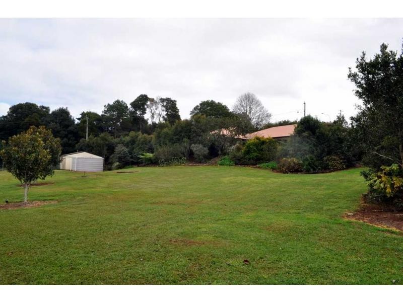 7 Burgess Avenue, Maleny QLD 4552