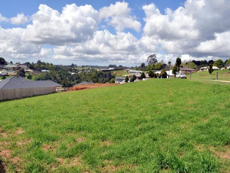 8 Tulipwood Street, Maleny QLD 4552