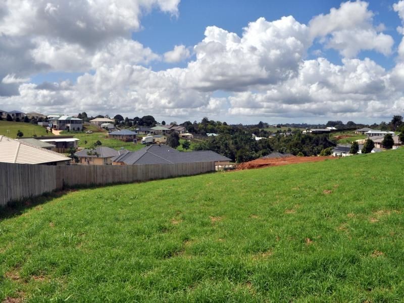 8 Tulipwood Street, Maleny QLD 4552