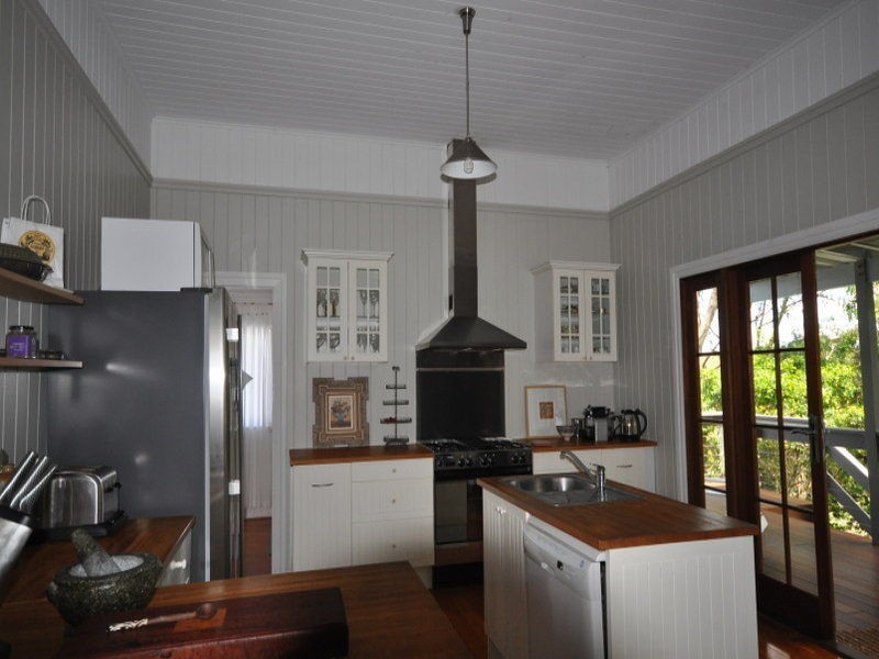 18 Ash Street, Maleny QLD 4552