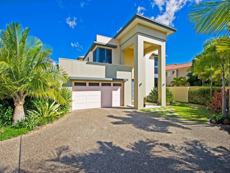 1677 Riverdale Drive, Hope Island QLD 4212