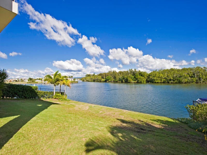 1677 Riverdale Drive, Hope Island QLD 4212