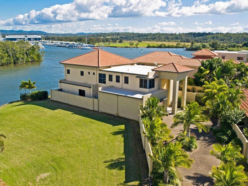 1677 Riverdale Drive, Hope Island QLD 4212