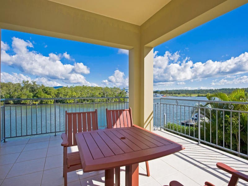 1677 Riverdale Drive, Hope Island QLD 4212