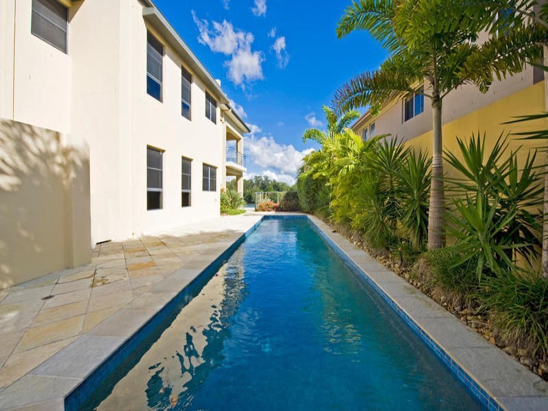 1677 Riverdale Drive, Hope Island QLD 4212