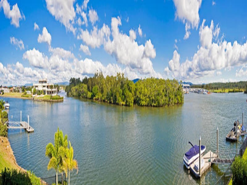 1677 Riverdale Drive, Hope Island QLD 4212