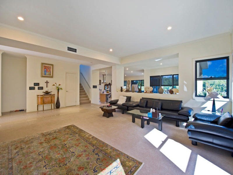 1677 Riverdale Drive, Hope Island QLD 4212