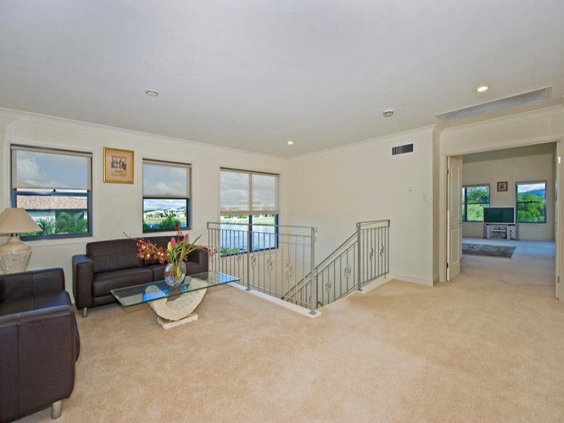 1677 Riverdale Drive, Hope Island QLD 4212