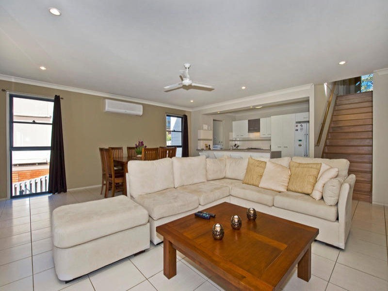 60 Cobb and Co Drive, Oxenford QLD 4210