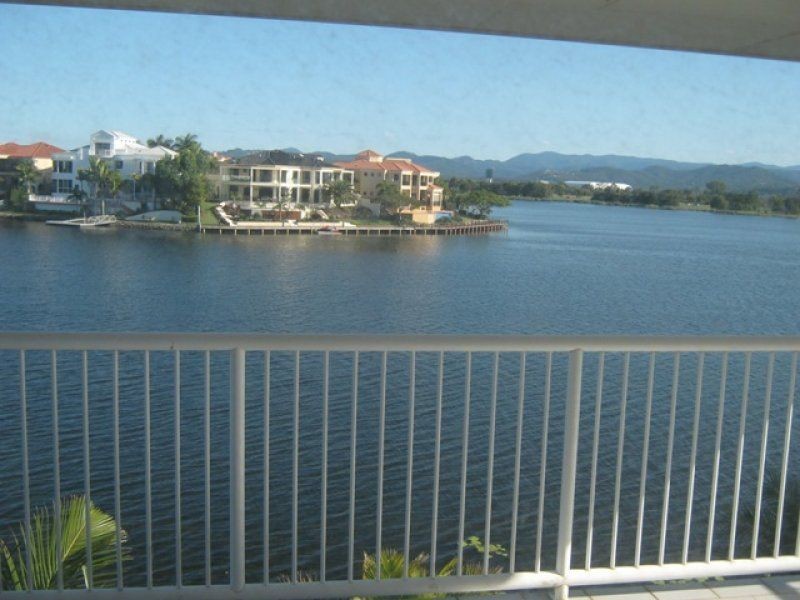 56 MONTEVIDEO Drive, Clear Island Waters QLD 4226