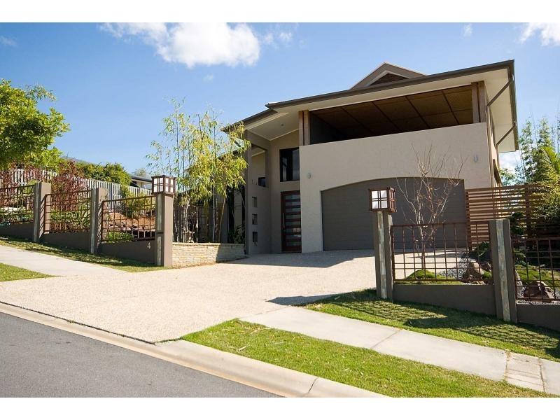 4 Hillary Circuit, Pacific Pines QLD 4211