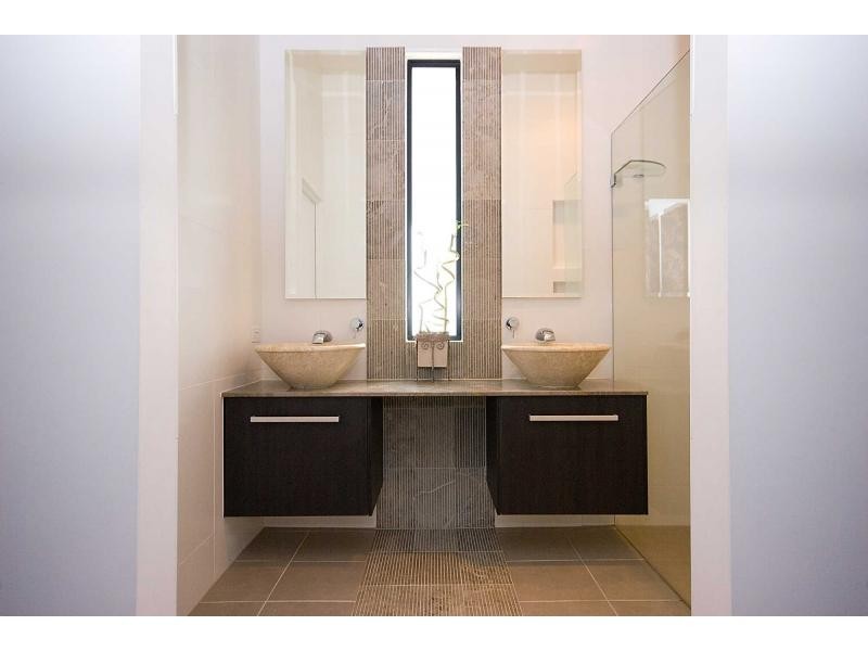 4 Hillary Circuit, Pacific Pines QLD 4211