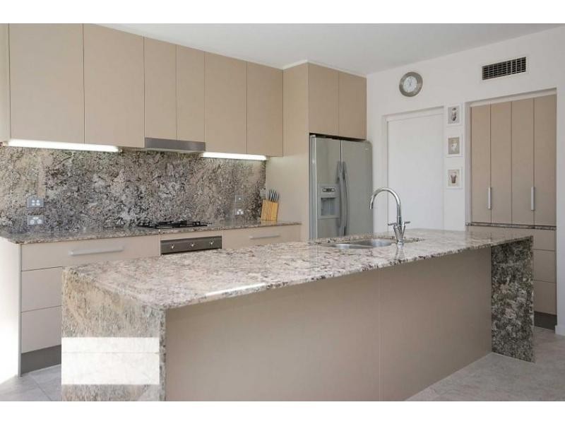 4 Hillary Circuit, Pacific Pines QLD 4211