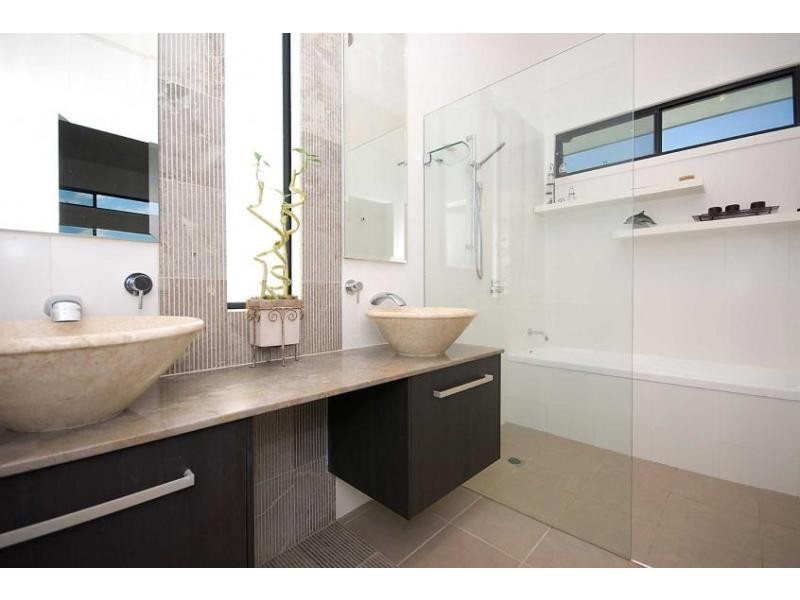 4 Hillary Circuit, Pacific Pines QLD 4211