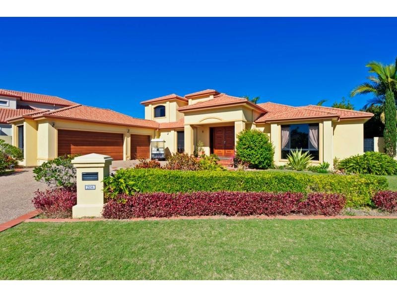 2114 Fernlea Close, Hope Island QLD 4212