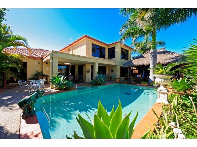 2114 Fernlea Close, Hope Island QLD 4212
