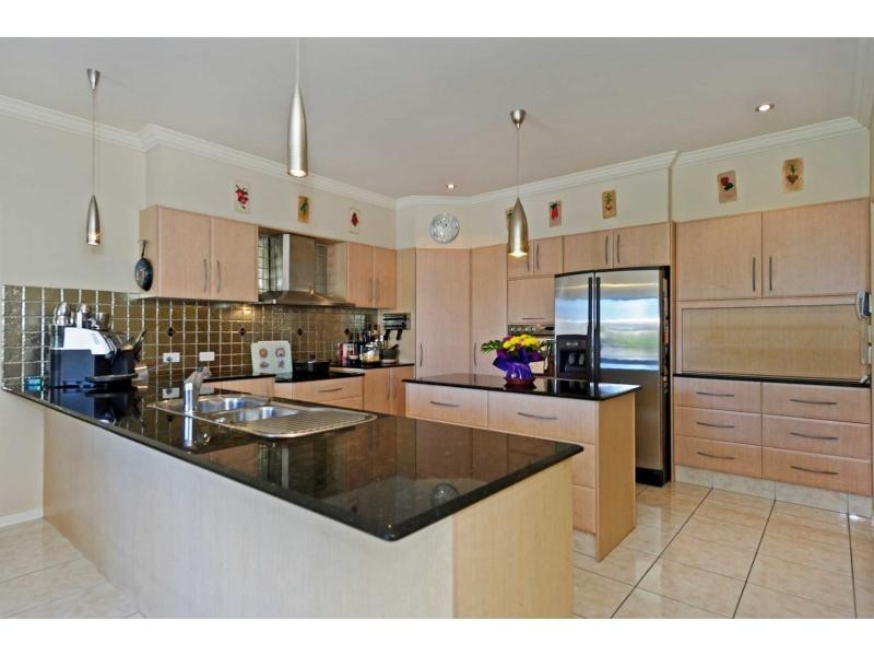 2114 Fernlea Close, Hope Island QLD 4212